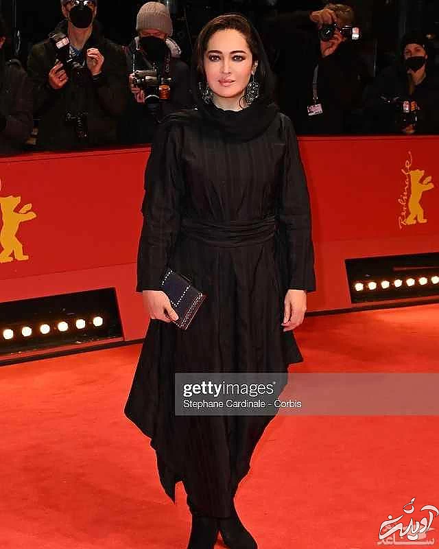 تیپ شیک مشکی نیکی کریمی بر روی فرش قرمز در برلین